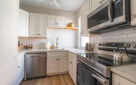 Charming 4 Bdr - Walk To Downtown & Free Parking!
